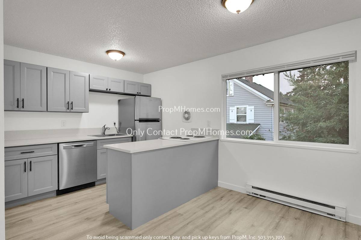 Apartment for rent at 714 9th St, Oregon City, OR 97045