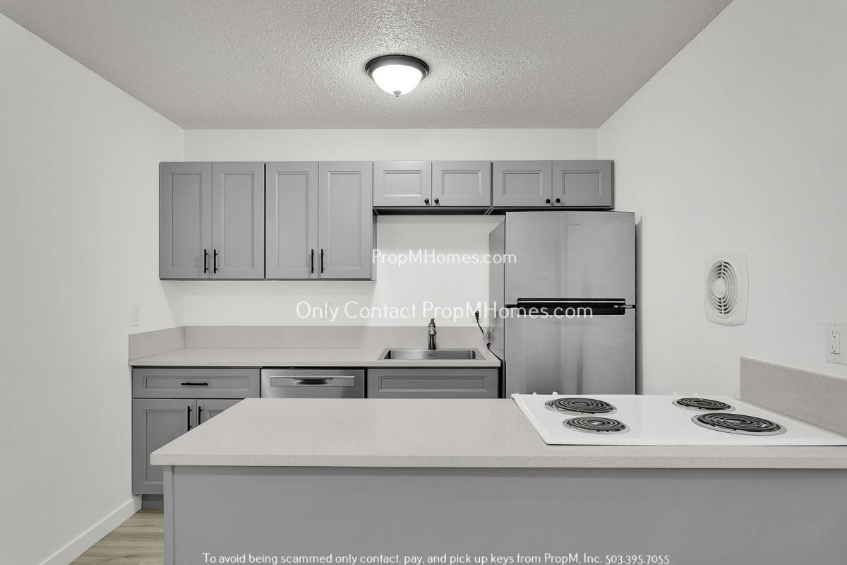 Apartment for rent at 714 9th St, Oregon City, OR 97045