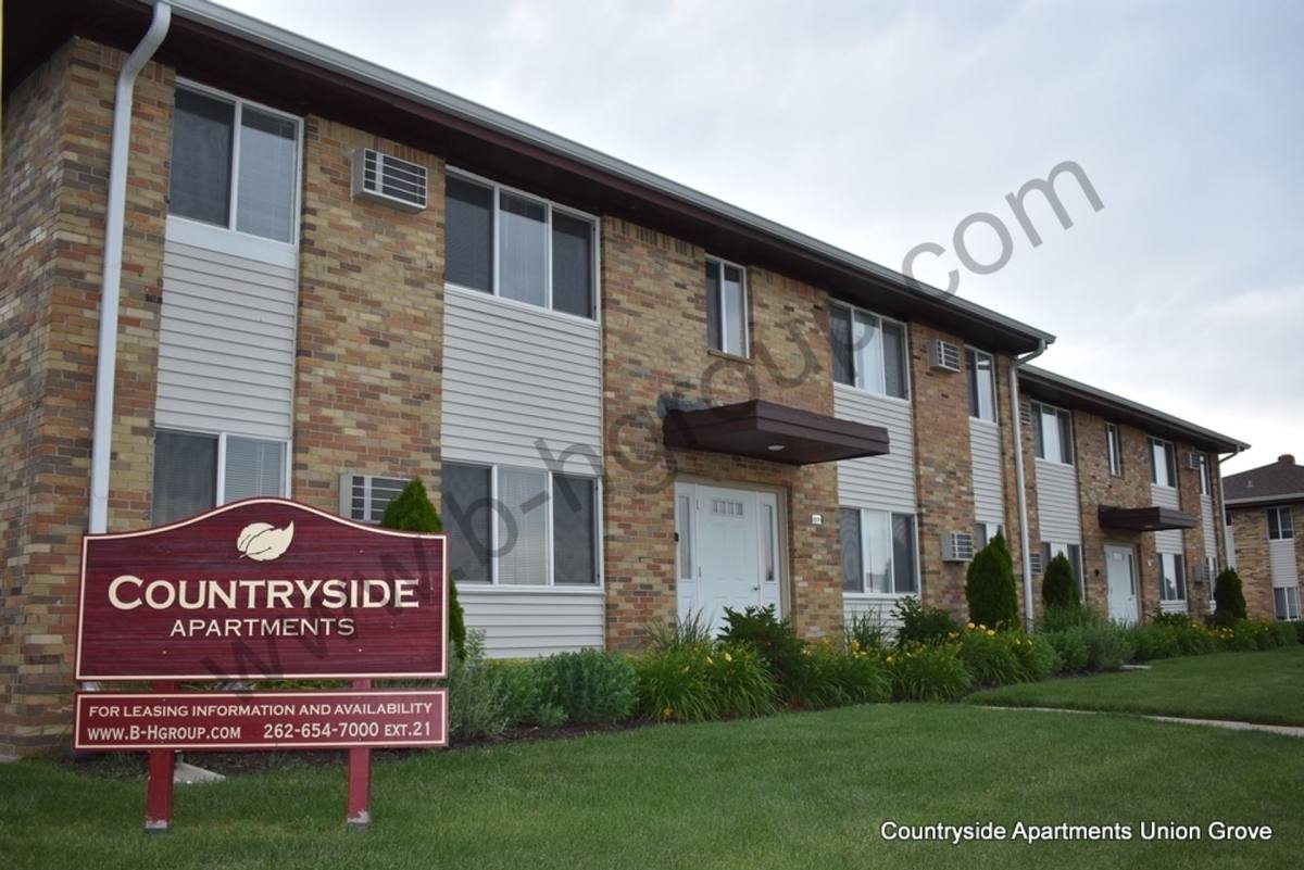 Apartment for rent at 1706 Milldrum St, Union Grove, WI 53182