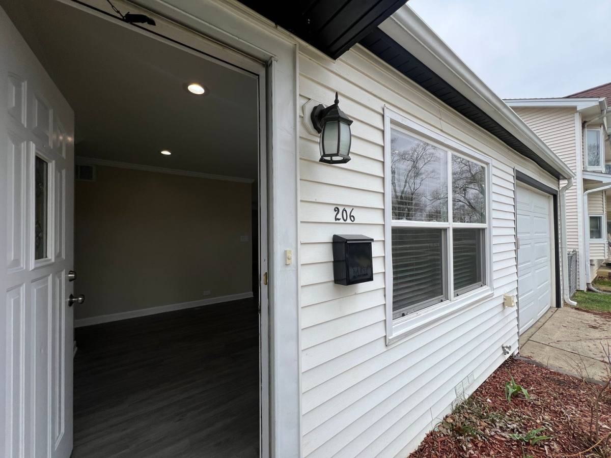 House for rent at 206 Raupp Blvd, Buffalo Grove, IL 60089