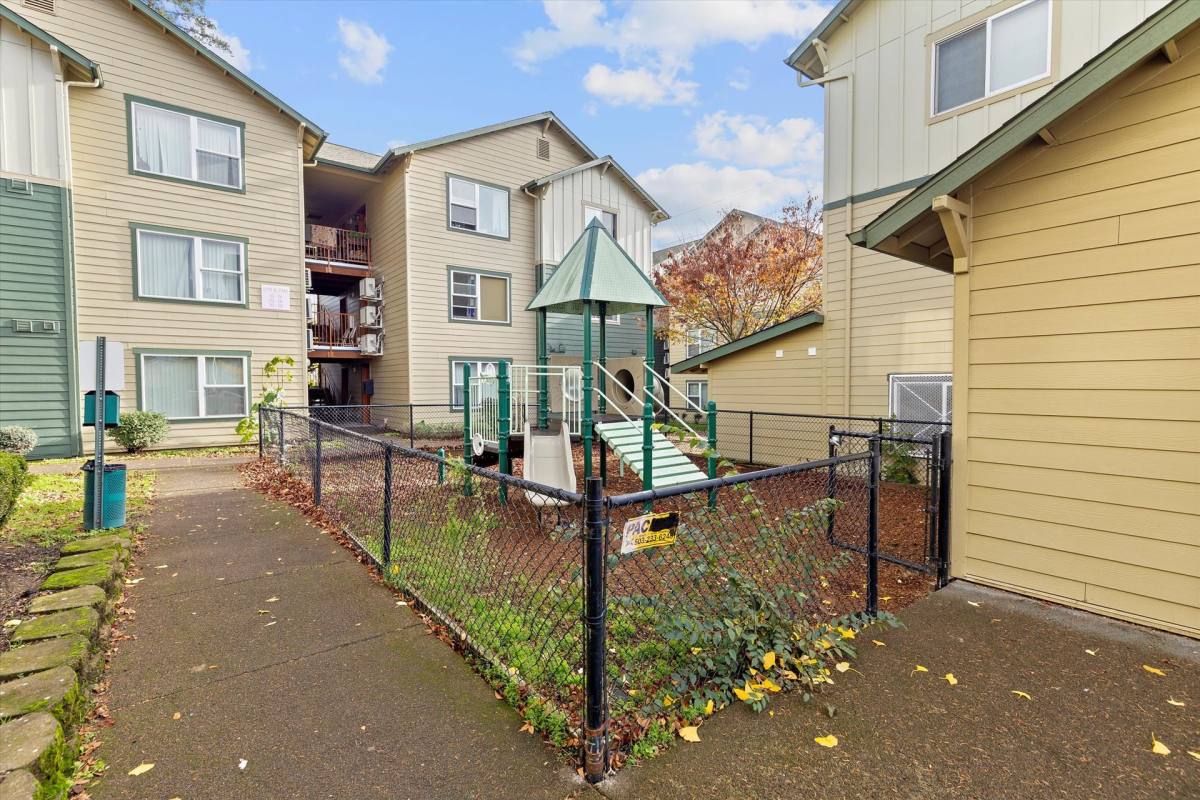 Apartment for rent at 450 SE 127th Ave, Portland, OR 97233