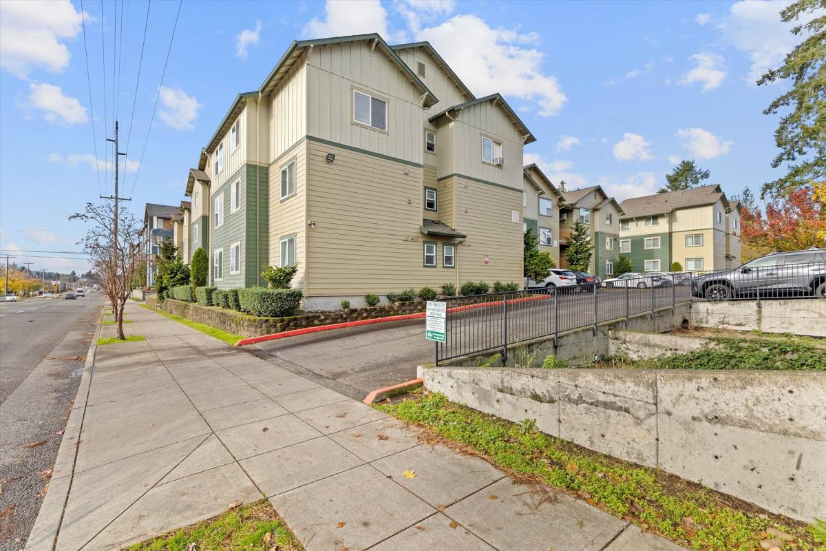 Apartment for rent at 450 SE 127th Ave, Portland, OR 97233