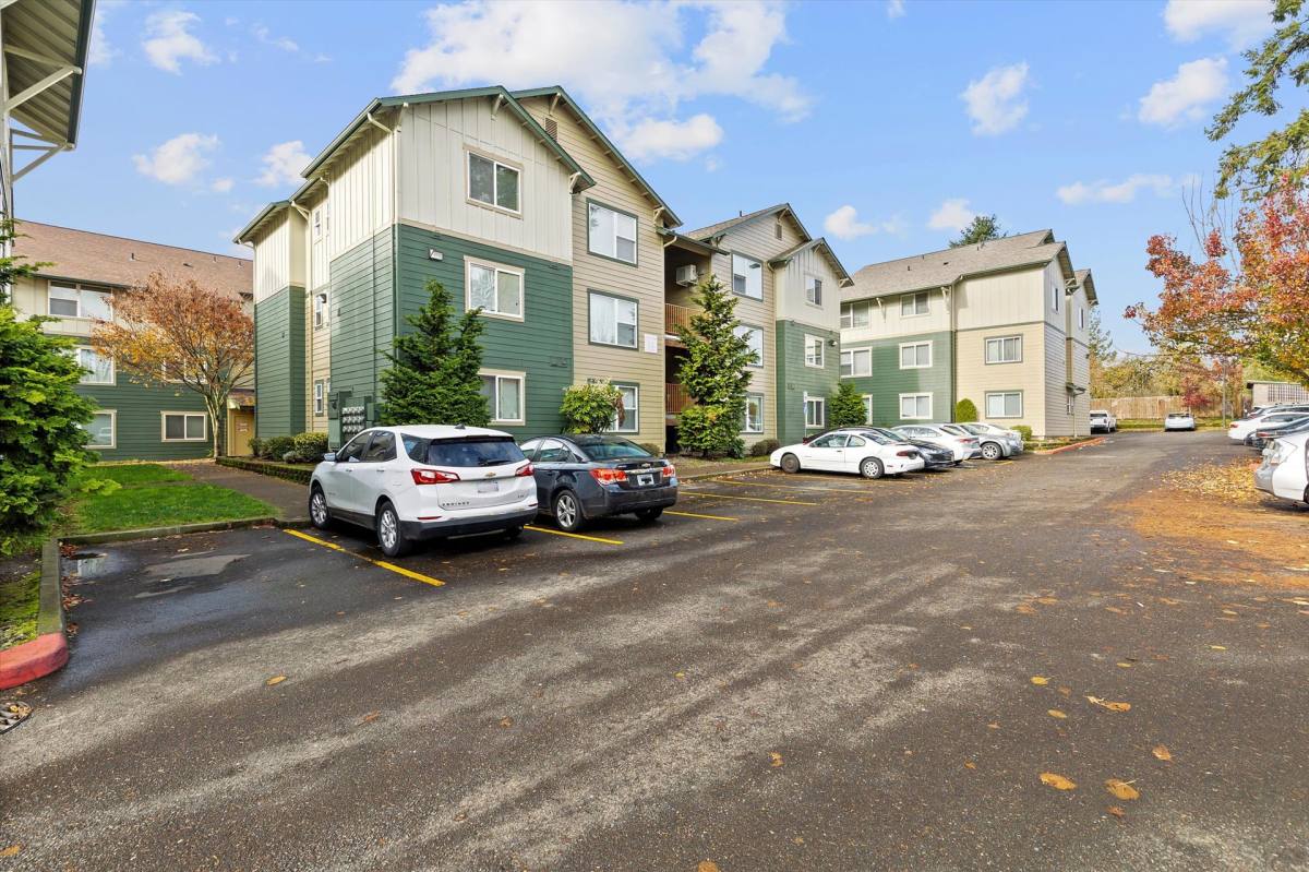 Apartment for rent at 450 SE 127th Ave, Portland, OR 97233