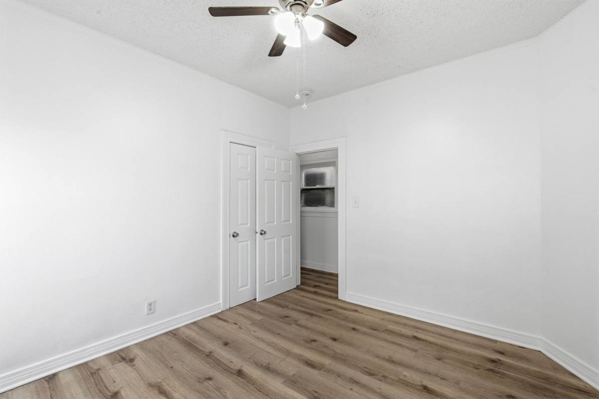 Apartment for rent at 707 W 48th St, Los Angeles, CA 90037