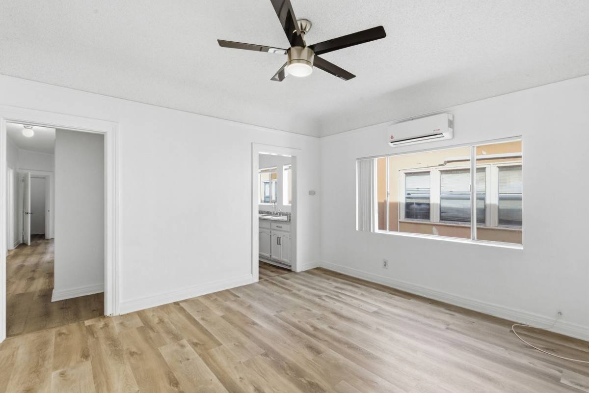Apartment for rent at 707 W 48th St, Los Angeles, CA 90037