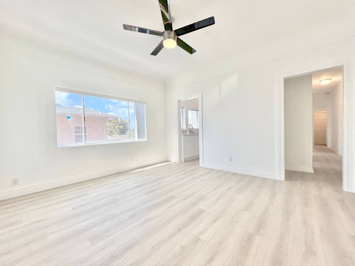 Apartment for rent at 707 W 48th St, Los Angeles, CA 90037