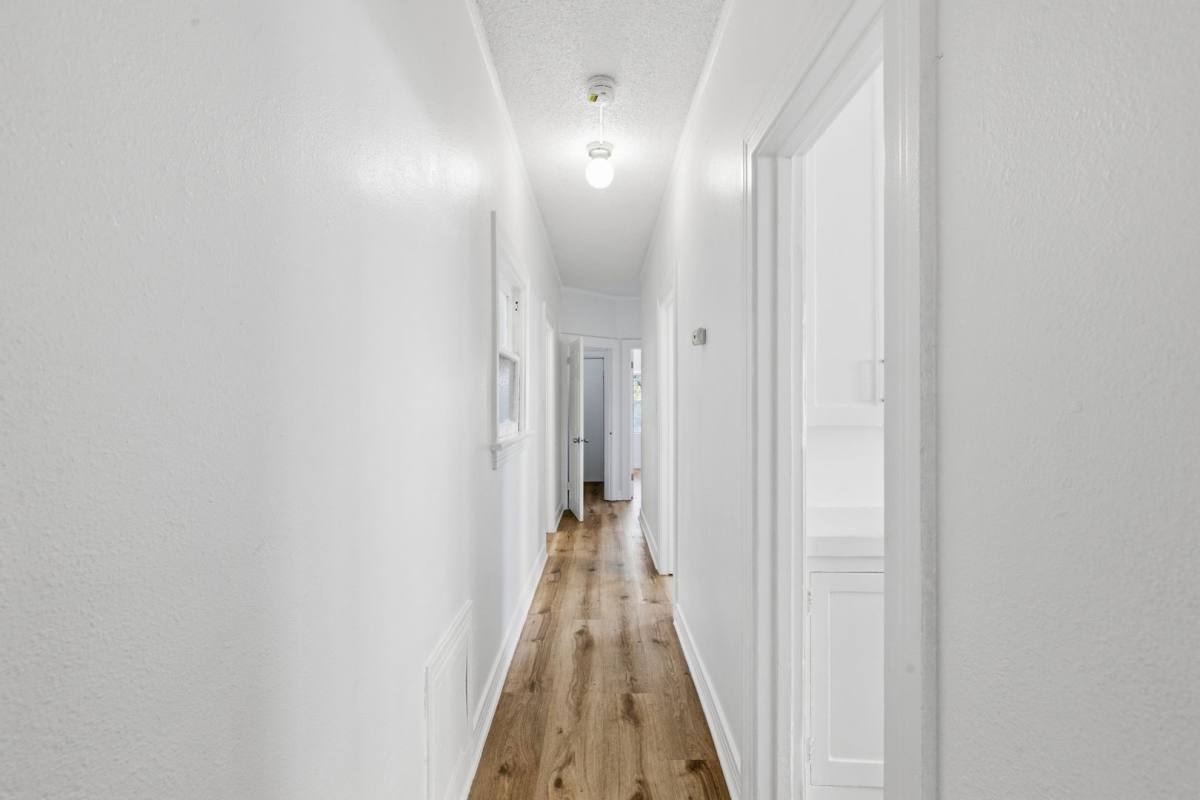 Apartment for rent at 707 W 48th St, Los Angeles, CA 90037