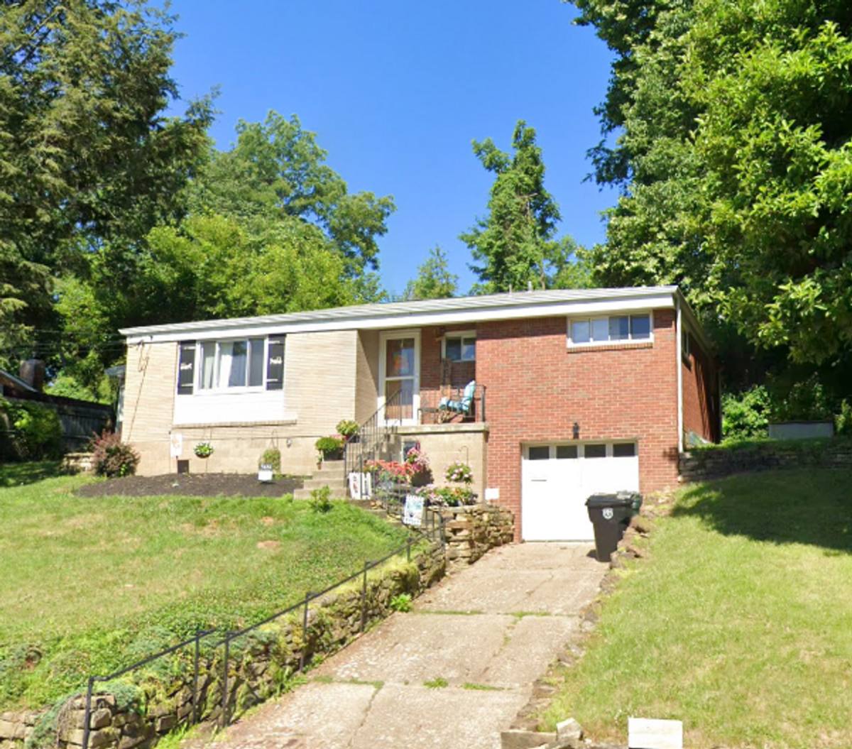 House for rent at 5654 Florida Ave, Bethel Park, PA 15102