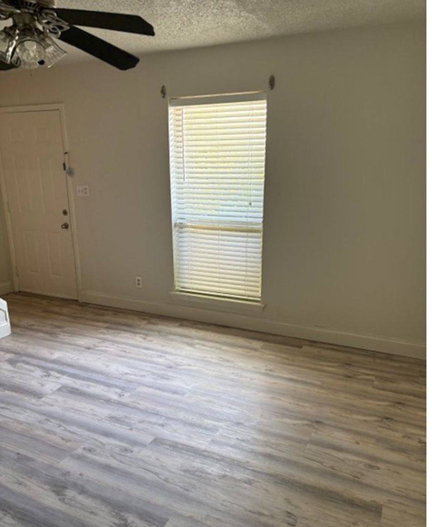 Apartment for rent at 2729 Hurstview Dr, Hurst, TX 76054