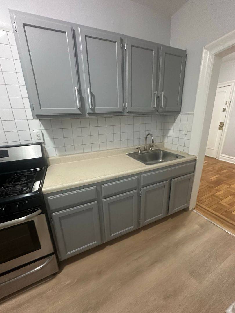Apartment for rent at 809-811 New York Ave, Union City, NJ 07087