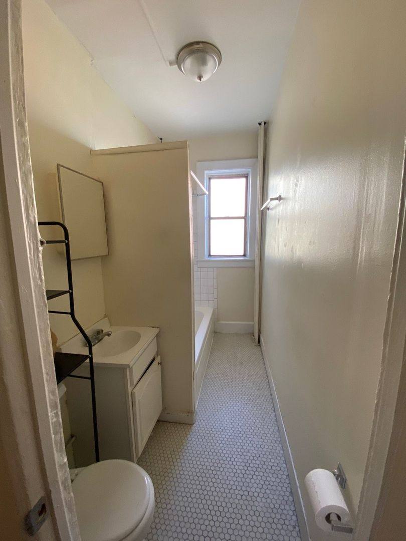 Apartment for rent at 809-811 New York Ave, Union City, NJ 07087