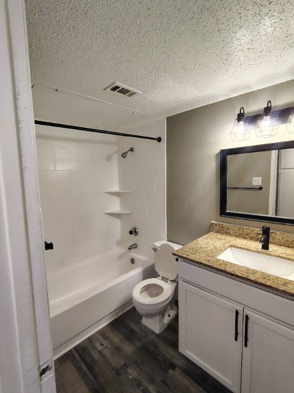 Apartment for rent at 412 Summit Ave, Arlington, TX 76013