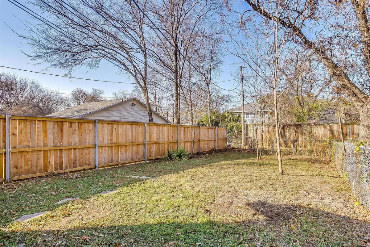 Apartment for rent at 1824 Fairmount, Fort Worth, TX 76110