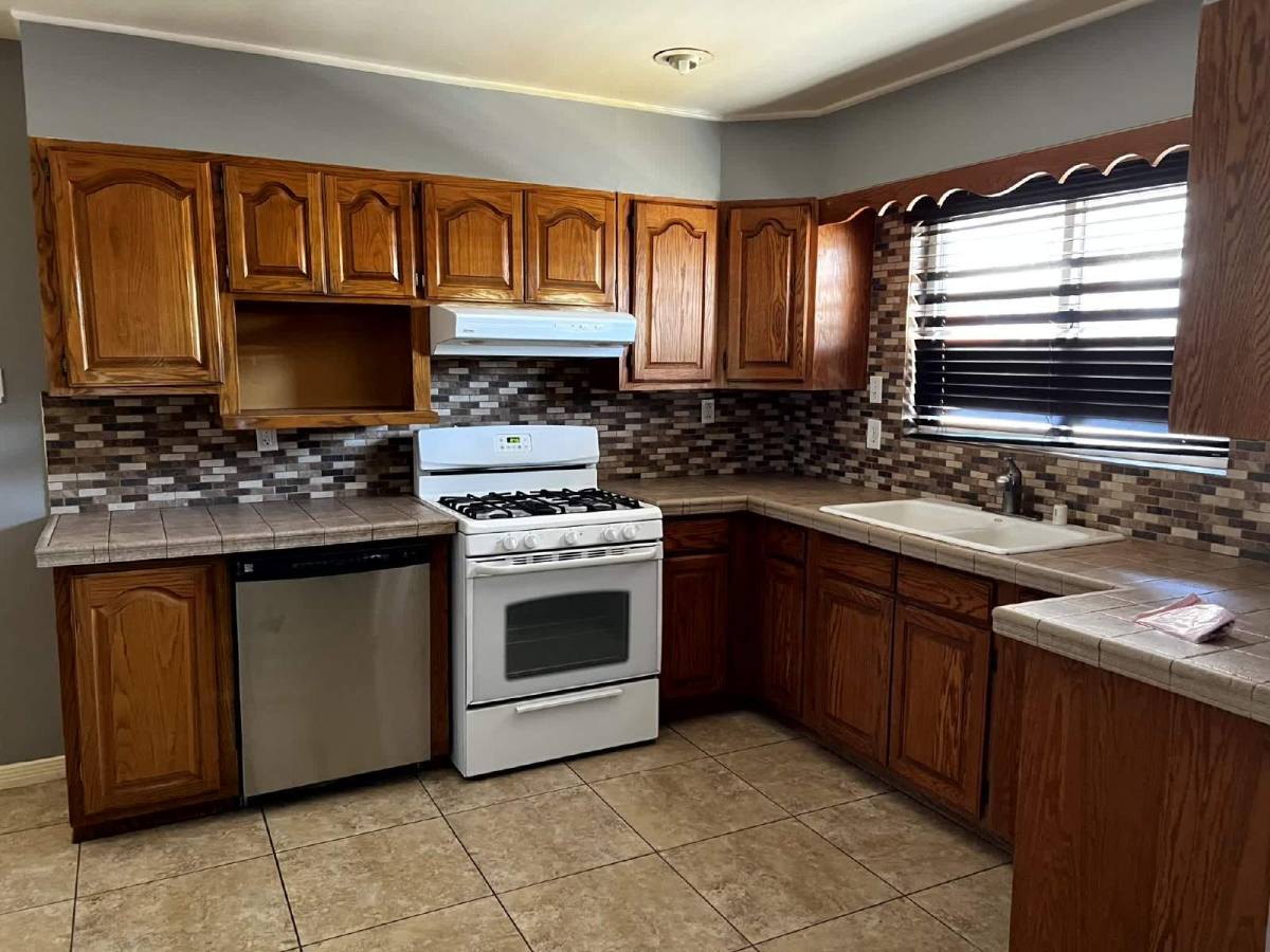 House for rent at 112 De Leon Dr, El Paso, TX 79912