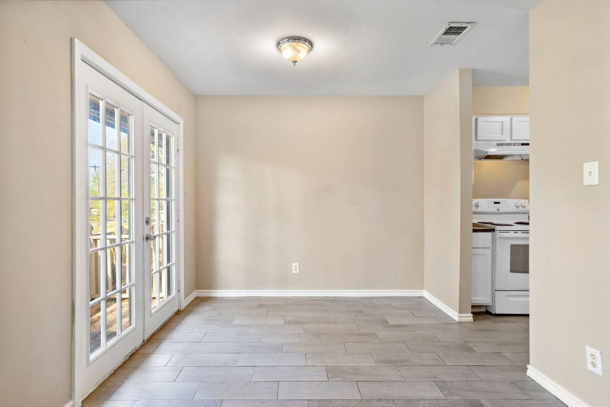 Apartment for rent at 2202 16th Ave N, Texas City, TX 77590