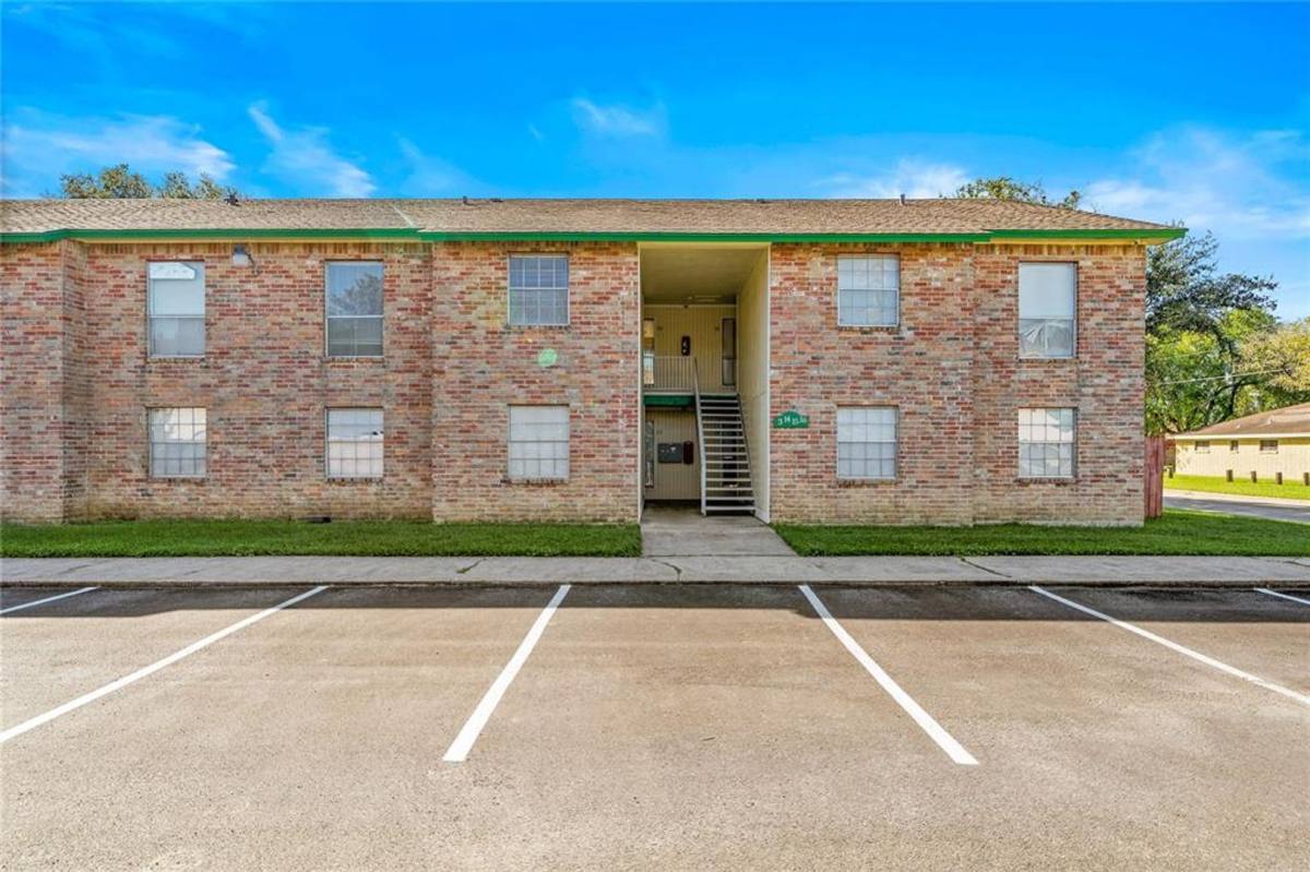 Apartment for rent at 2202 16th Ave N, Texas City, TX 77590