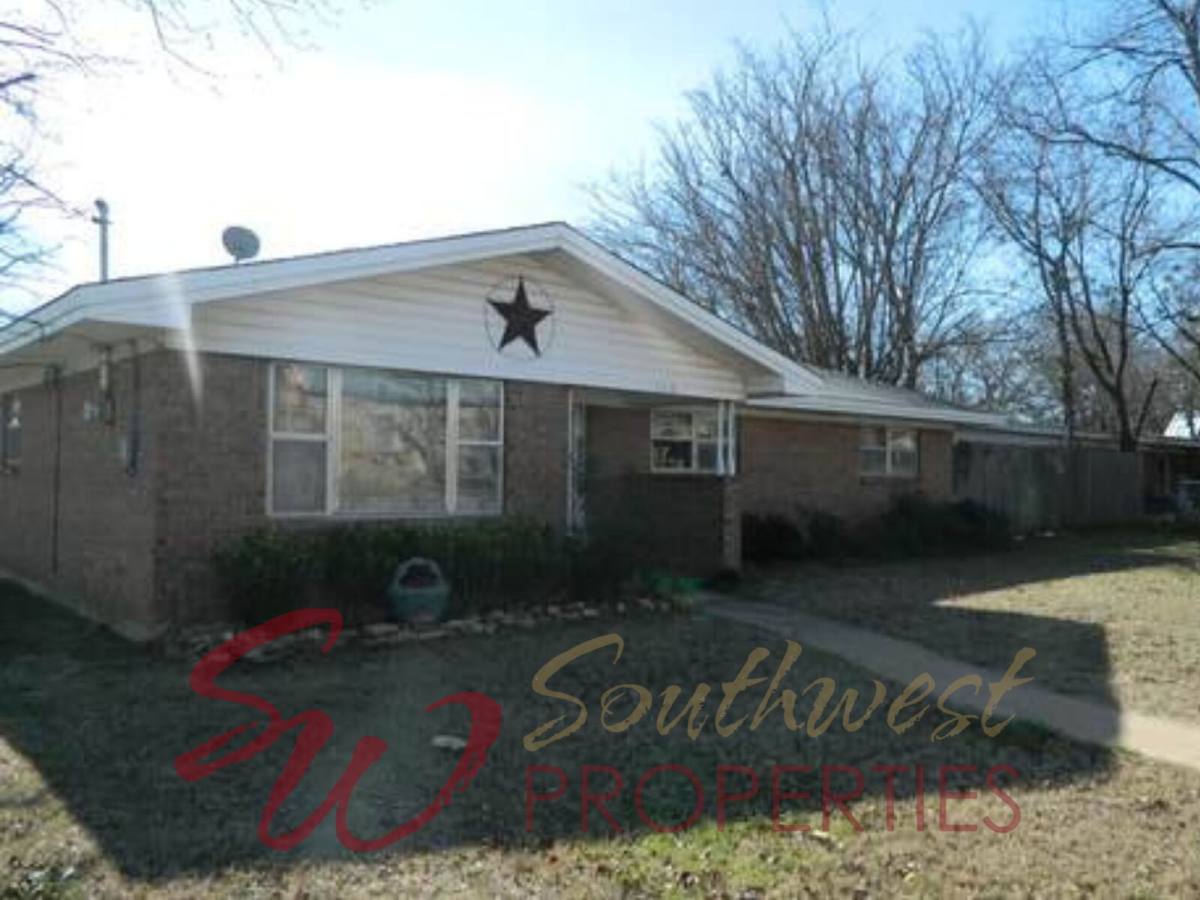 910 McNeill, Stephenville, TX 76401