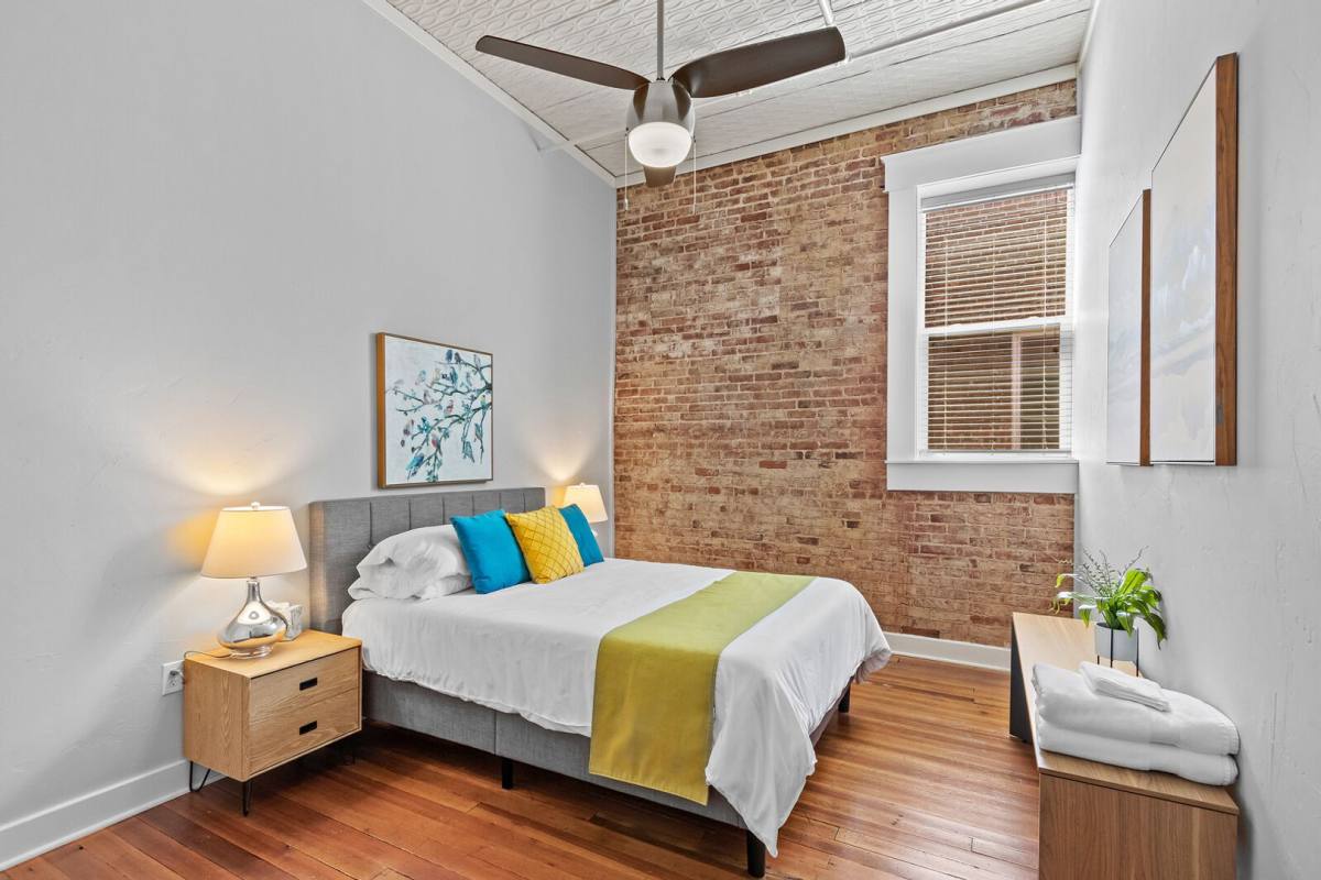 Apartment for rent at 116 S Broadway St, Siloam Springs, AR 72761