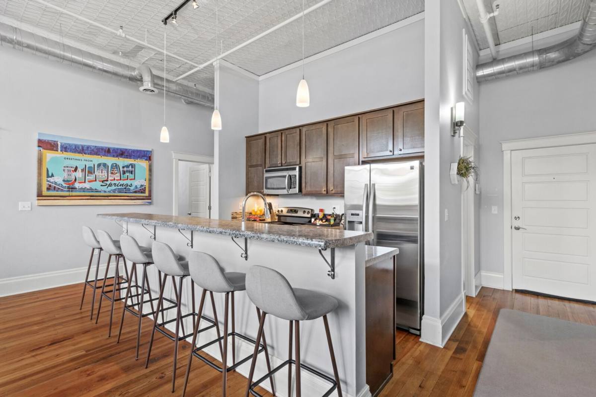 Apartment for rent at 116 S Broadway St, Siloam Springs, AR 72761