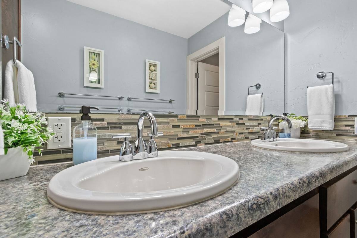Apartment for rent at 116 S Broadway St, Siloam Springs, AR 72761