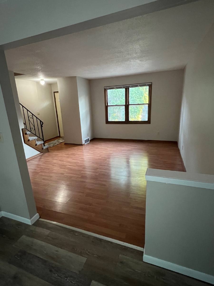 Townhouse for rent at 35 E Pleasant View Dr, Des Moines, IA 50315