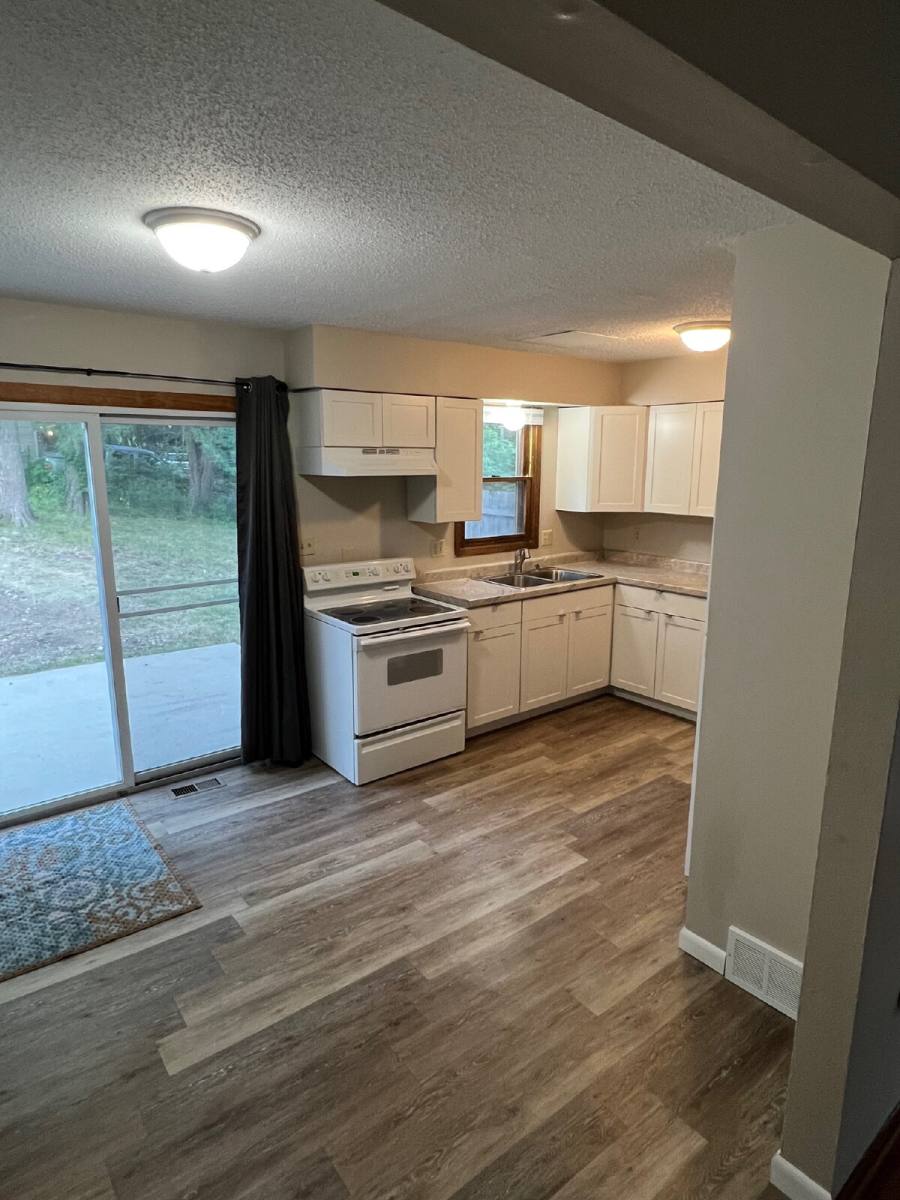 Townhouse for rent at 35 E Pleasant View Dr, Des Moines, IA 50315