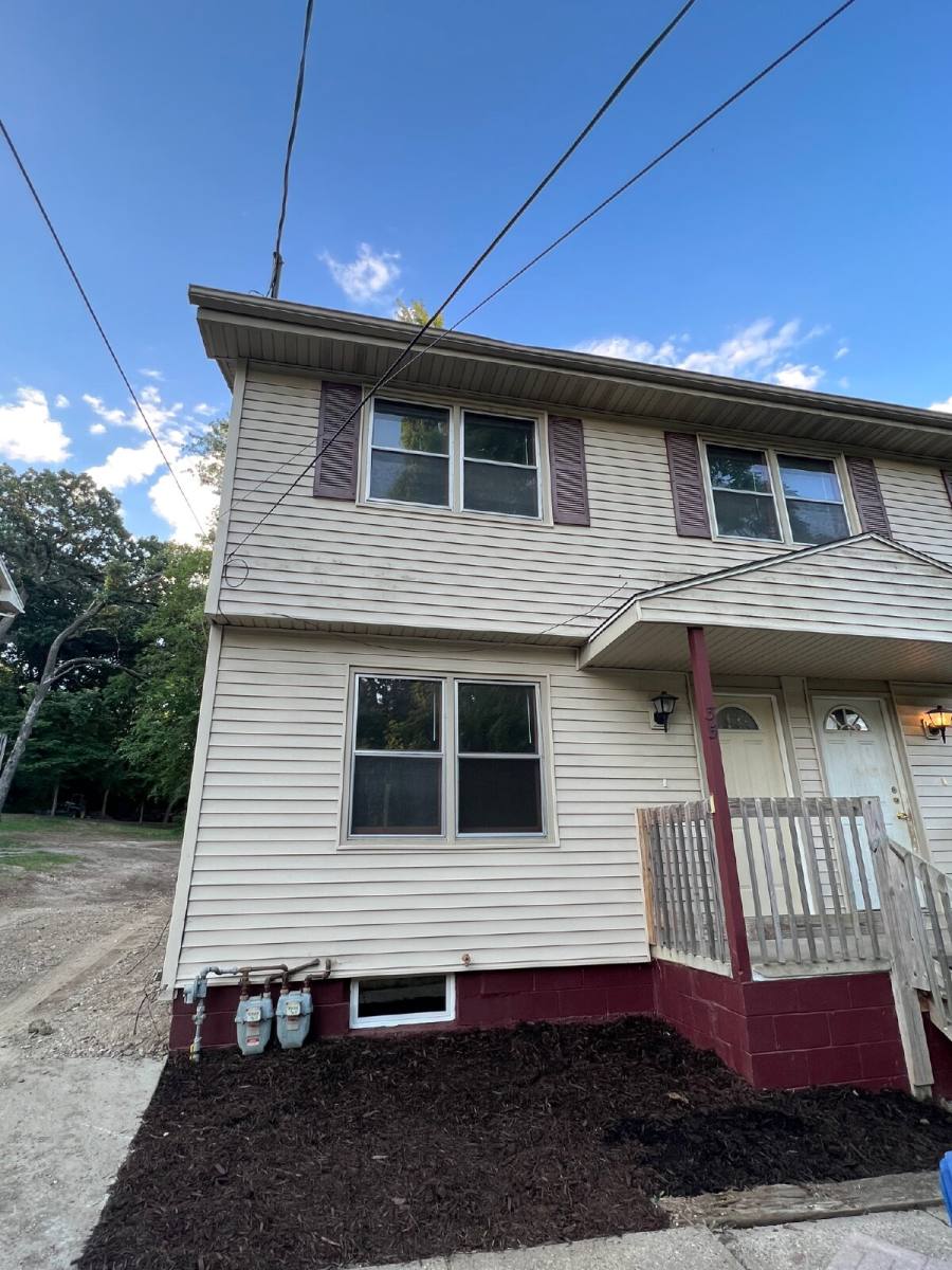 Townhouse for rent at 35 E Pleasant View Dr, Des Moines, IA 50315