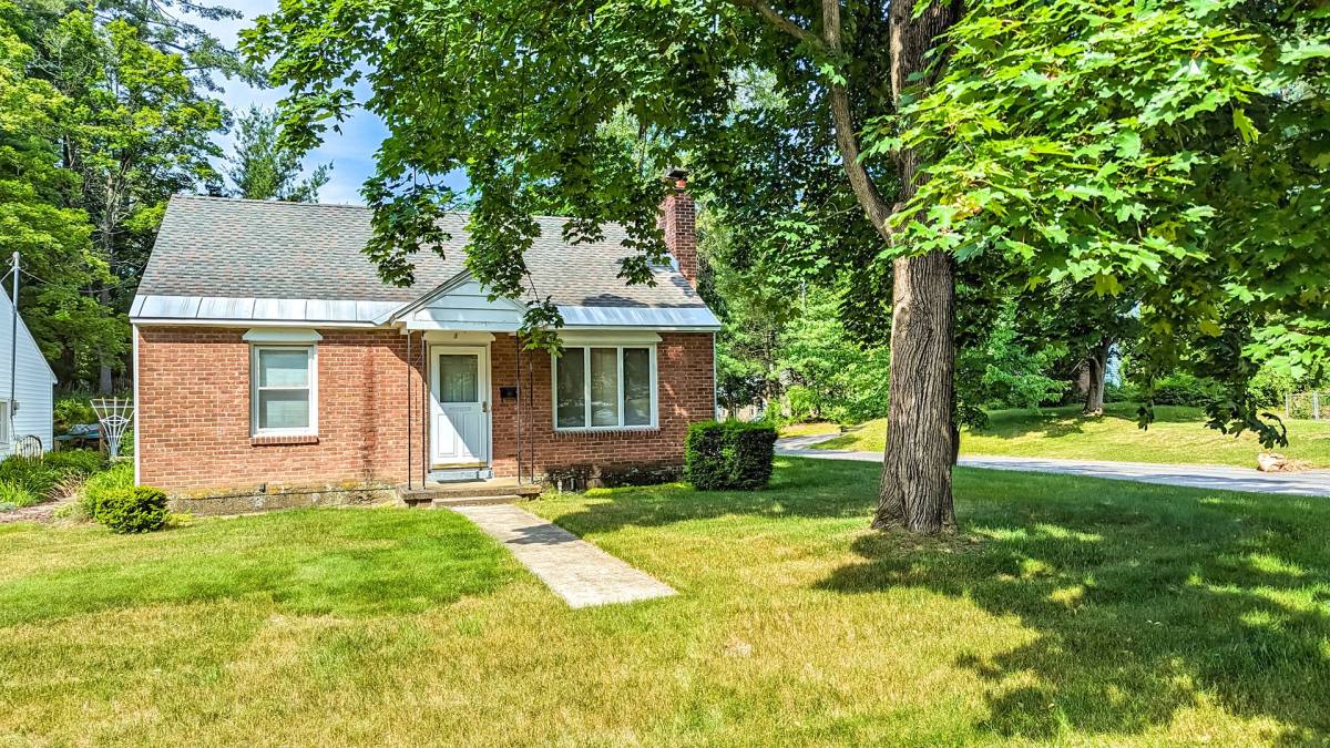 House for rent at 1 Dresden Court, Albany, NY 12203
