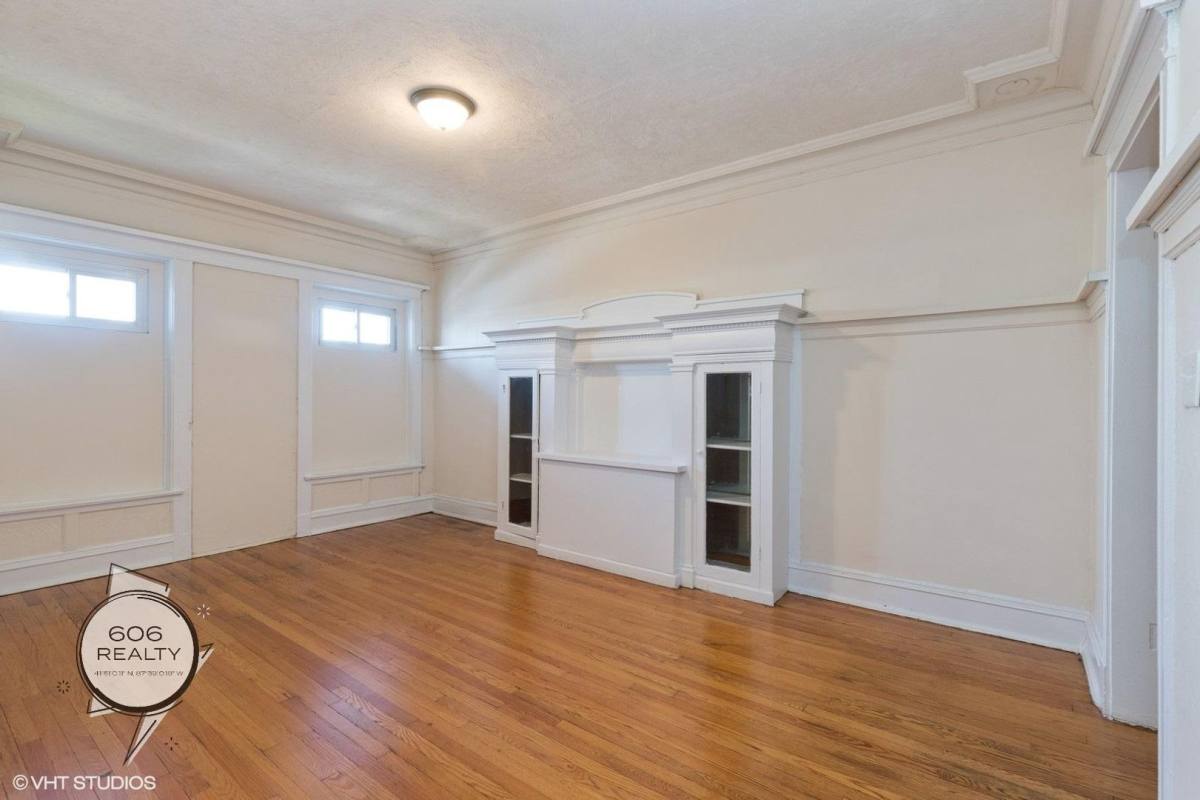 Apartment for rent at 5034-36 S Michigan Ave, Chicago, IL 60615