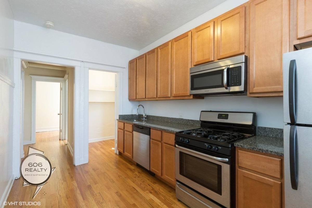 Apartment for rent at 5034-36 S Michigan Ave, Chicago, IL 60615