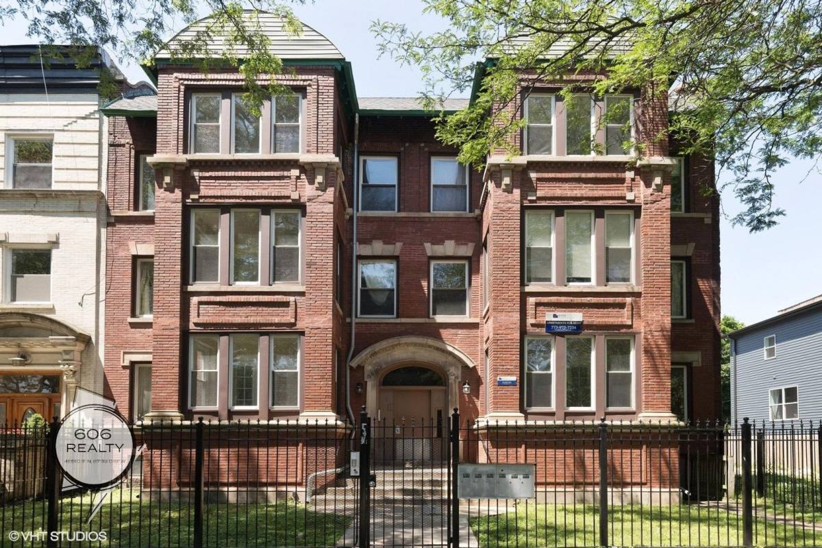 Apartment for rent at 5034-36 S Michigan Ave, Chicago, IL 60615