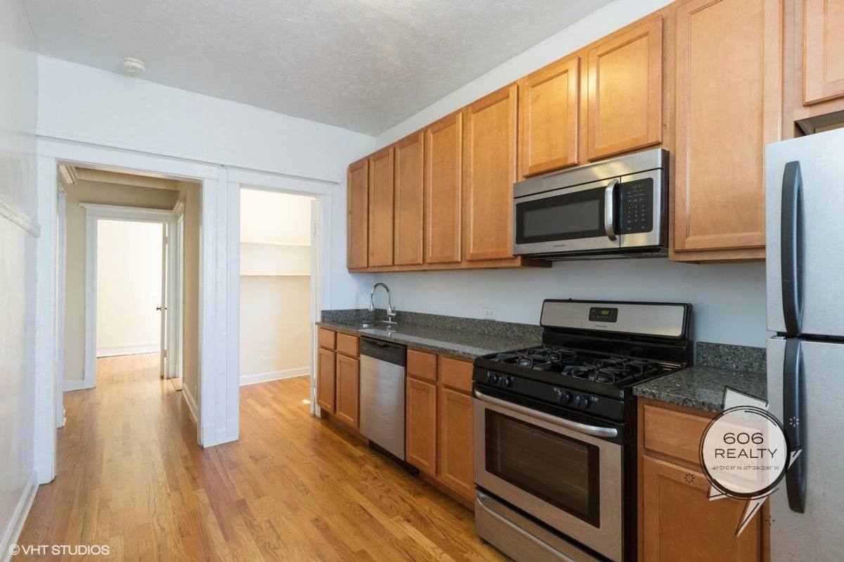 Apartment for rent at 5034-36 S Michigan Ave, Chicago, IL 60615