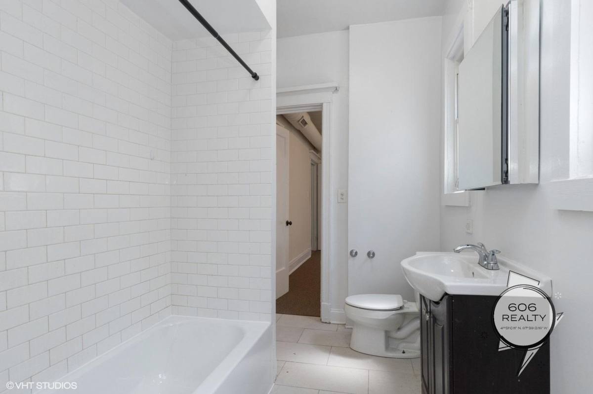Apartment for rent at 5034-36 S Michigan Ave, Chicago, IL 60615