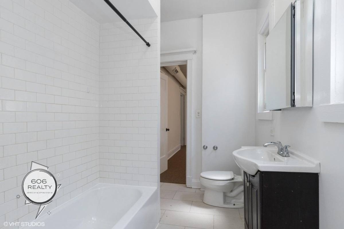 Apartment for rent at 5034-36 S Michigan Ave, Chicago, IL 60615