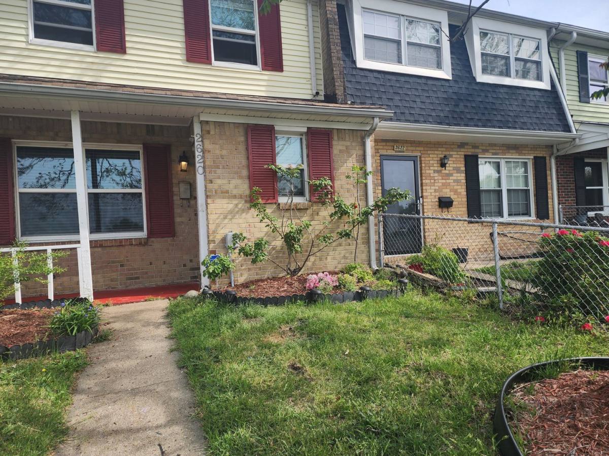 Townhouse for rent at 2620 Sunrise Ave, Chesapeake, VA 23324