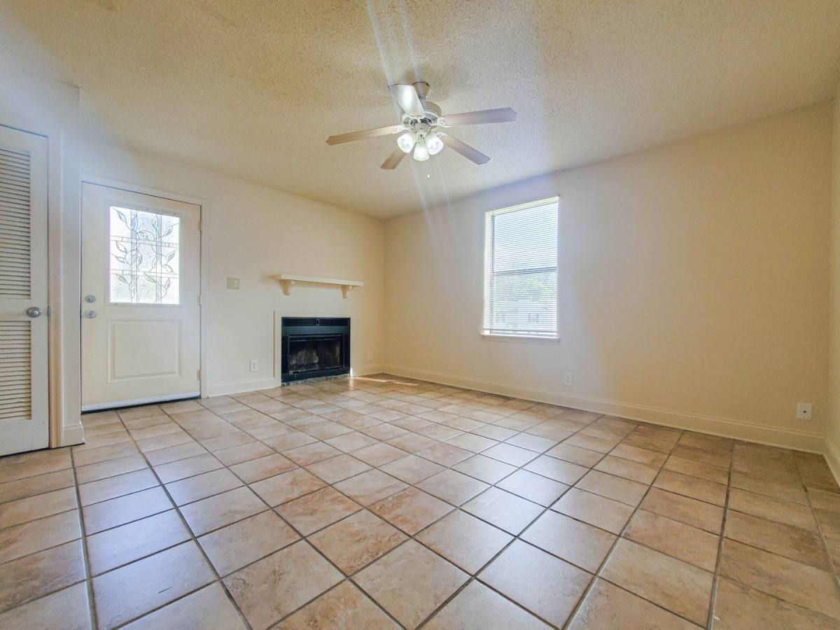 Apartment for rent at 105 Kingsbury Court, Clarksville, TN 37040