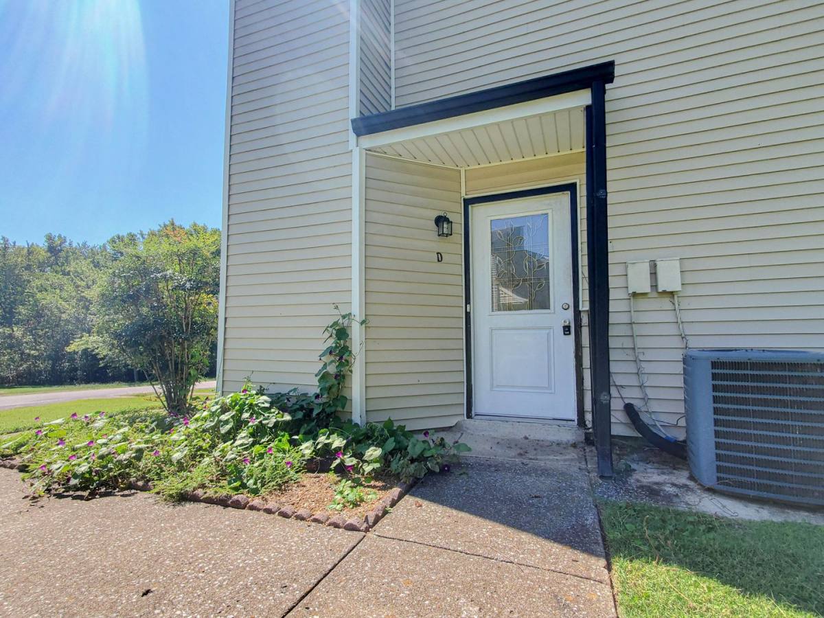 Apartment for rent at 105 Kingsbury Court, Clarksville, TN 37040