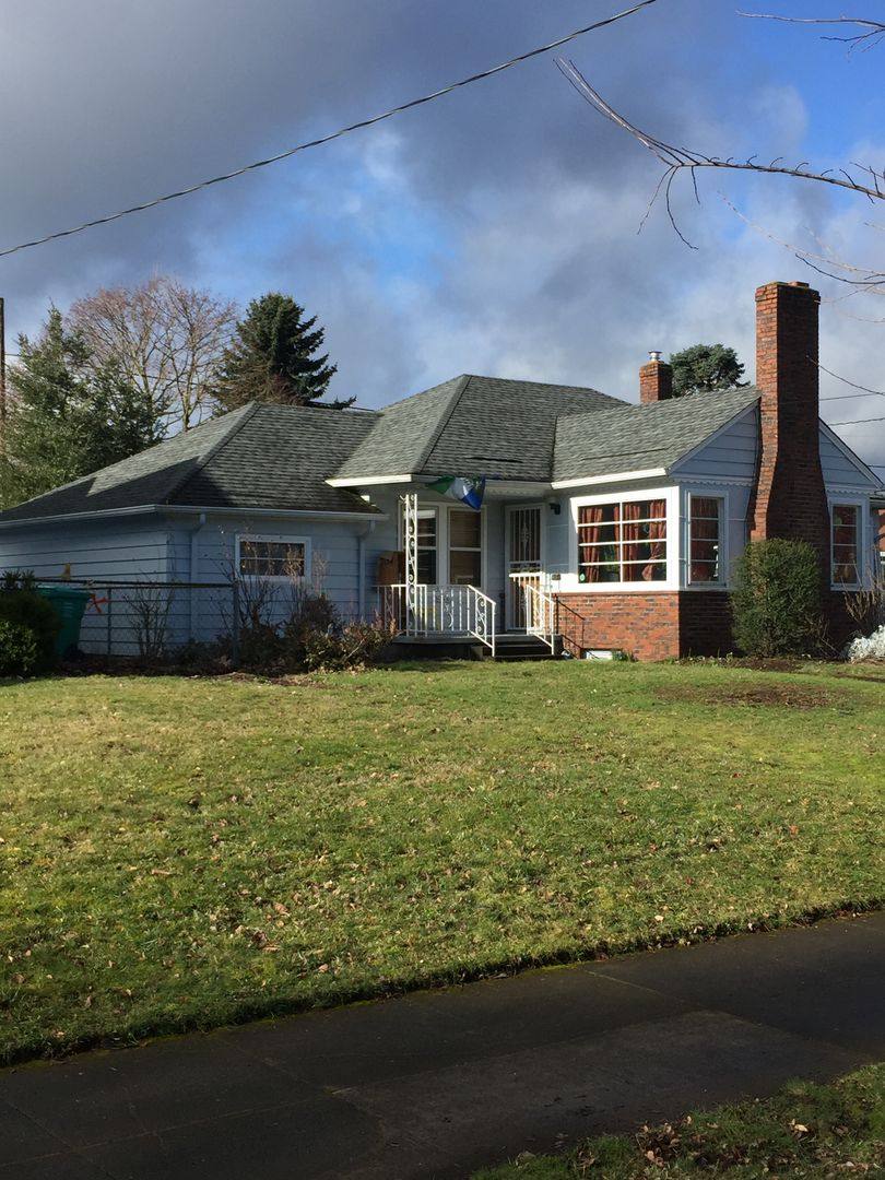 House for rent at 6144 N Willamette Blvd, Portland, OR 97203