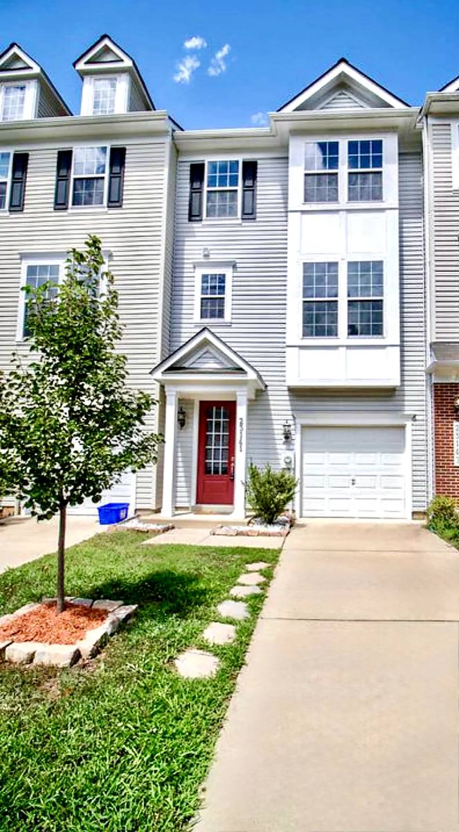 Townhouse for rent at 23141 Foxglove Way, California, MD 20619