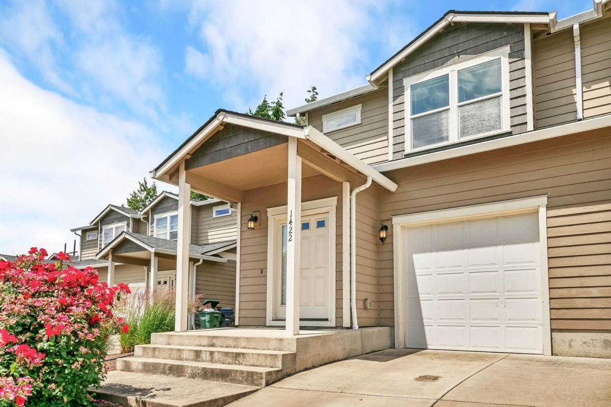 Apartment for rent at 1420 - 1422 Marigold Dr, Independence, OR 97351