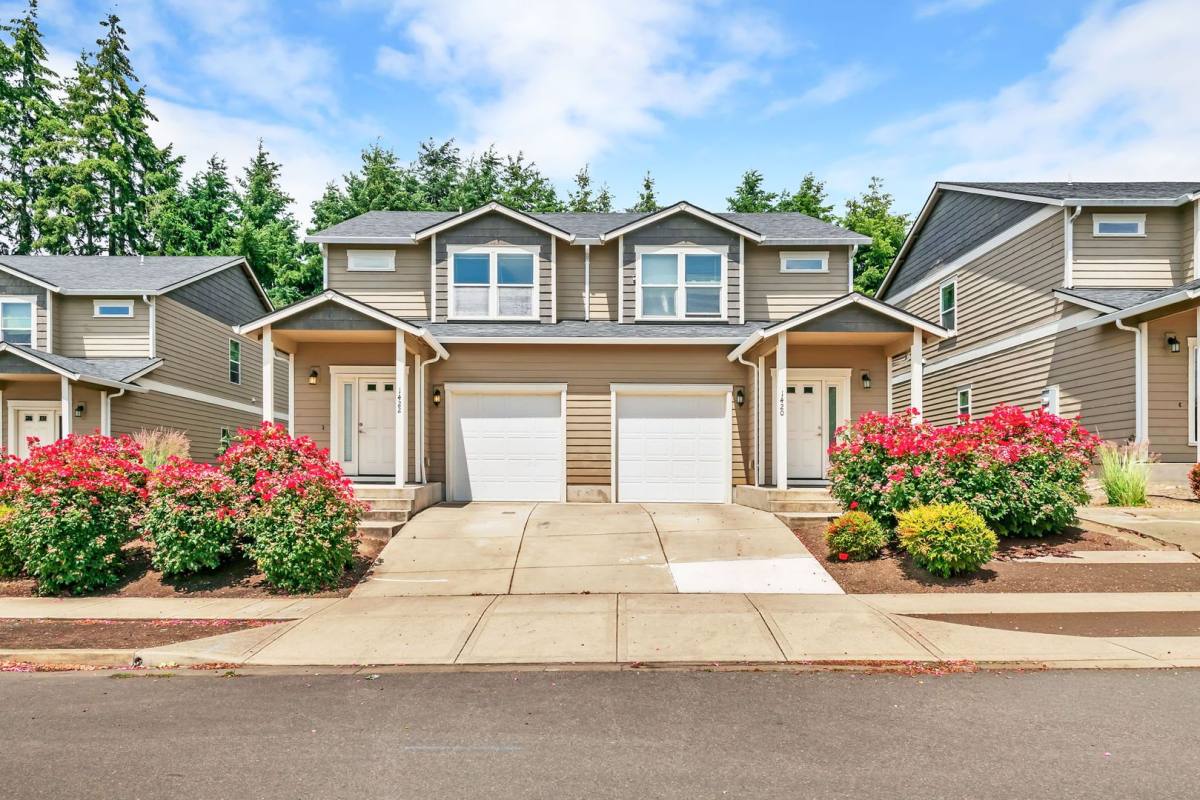Apartment for rent at 1420 - 1422 Marigold Dr, Independence, OR 97351