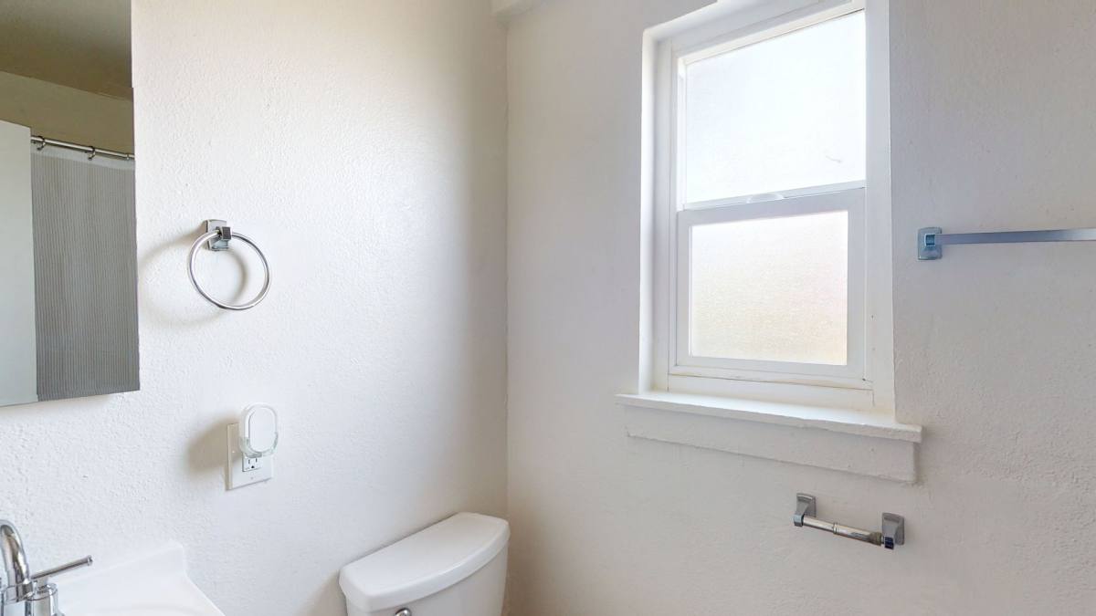 Apartment for rent at 6625 Bancroft Ave, Oakland, CA 94605