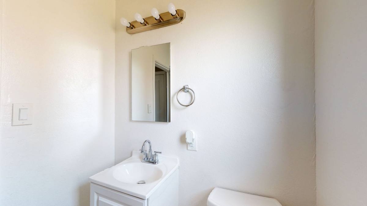Apartment for rent at 6625 Bancroft Ave, Oakland, CA 94605