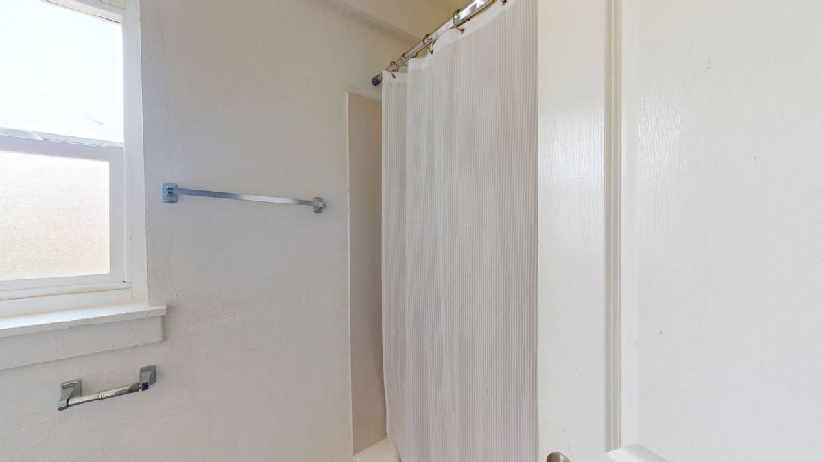 Apartment for rent at 6625 Bancroft Ave, Oakland, CA 94605