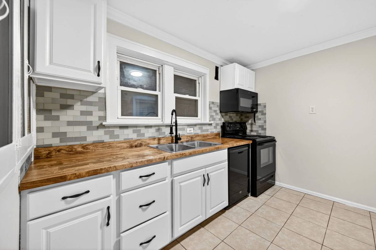 House for rent at 6135 Newport Ave, Saint Louis, MO 63116