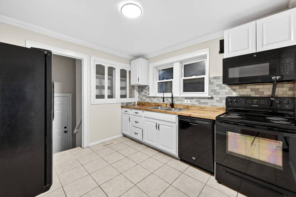 House for rent at 6135 Newport Ave, Saint Louis, MO 63116