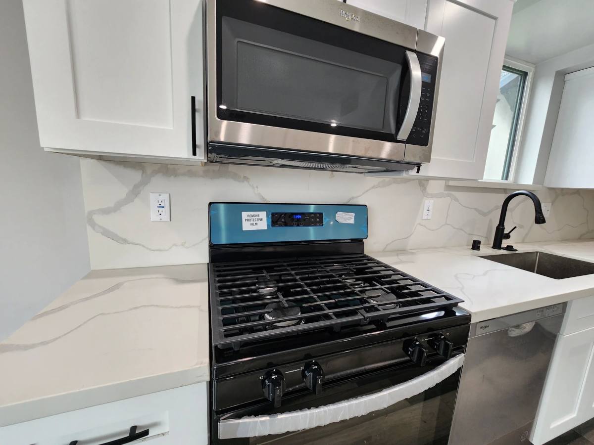 Townhouse for rent at 2406 Hauser Blvd #1 2, Los Angeles, CA 90016