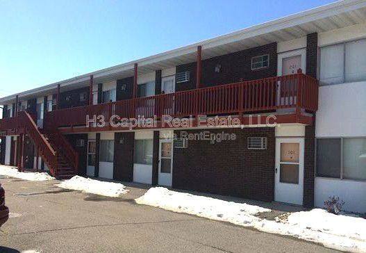 Apartment for rent at 1306 9th St #204, Highland, IL 62249