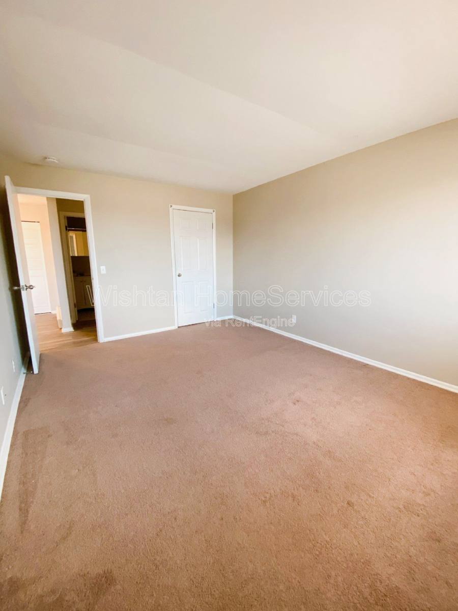 Apartment for rent at 203 Charleston Blvd #5, Macomb, IL 61455