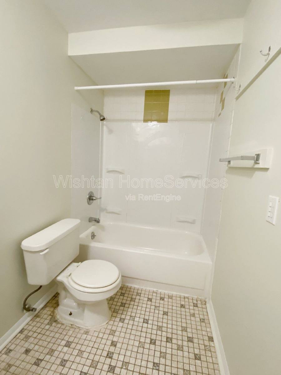 Apartment for rent at 203 Charleston Blvd #5, Macomb, IL 61455